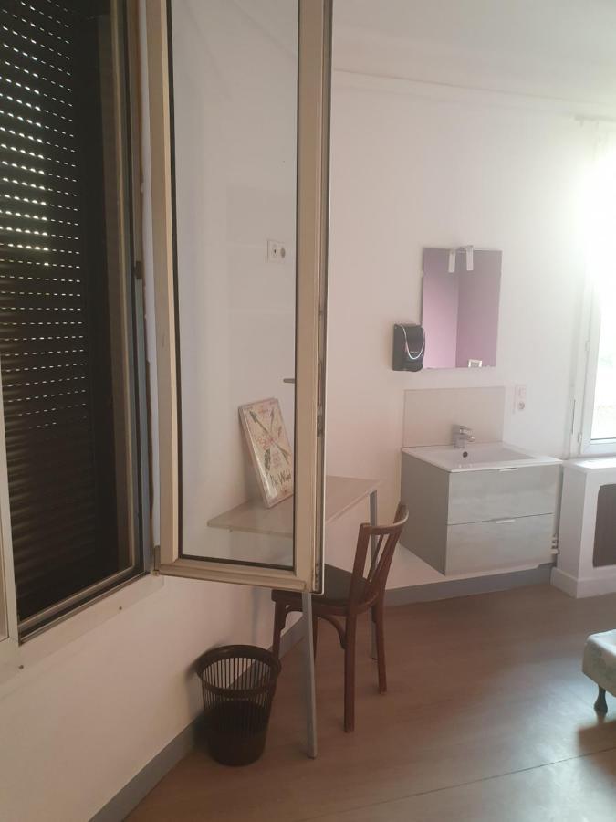 Hotel Aux Bons Amis Реймс Екстериор снимка